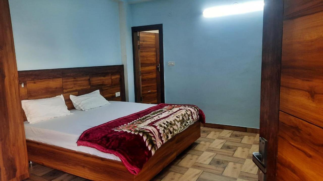 Crescent Moon Homestay Rishīkesh Exterior foto