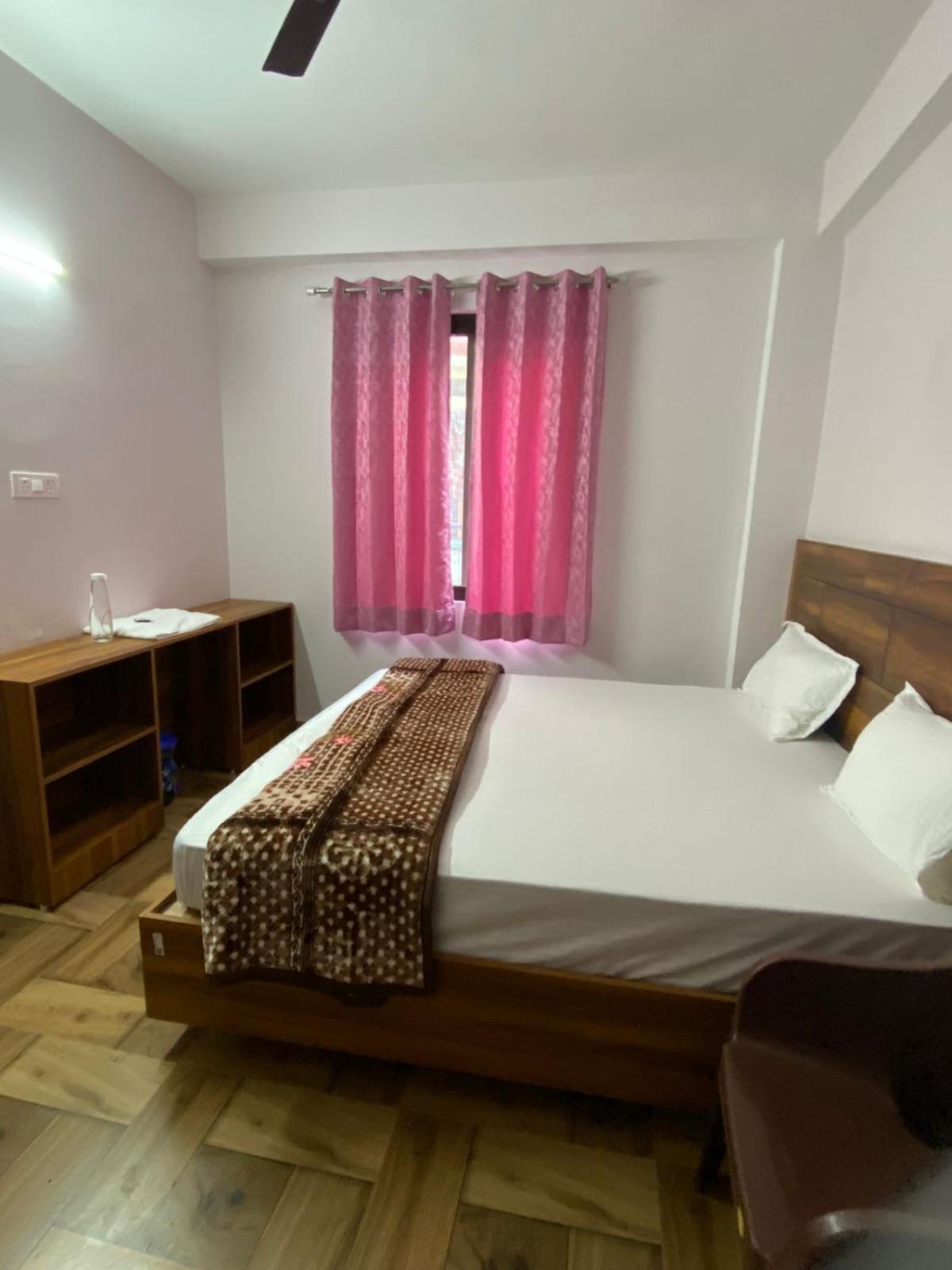 Crescent Moon Homestay Rishīkesh Exterior foto