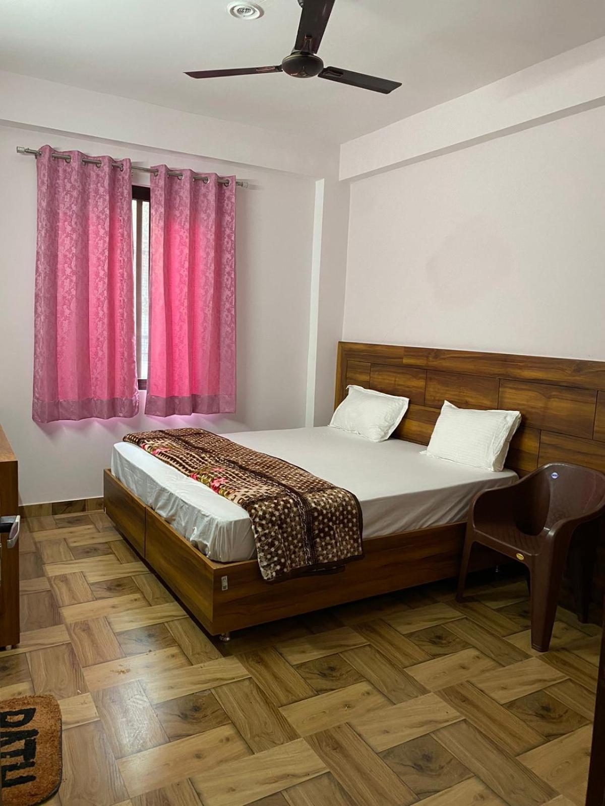 Crescent Moon Homestay Rishīkesh Exterior foto